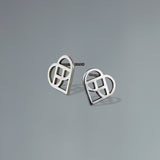 Hjerte-smykke i sølv - stilrene symbolske øreringe på kærlighed eller som julehjerte - Livva