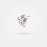 Blomster-ørering - Et delikat design af organiske kronblade i massivt sterlingsølv, fra siden – Livva