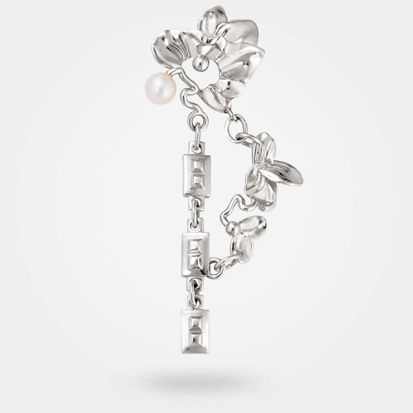 Chain earring silver – Surreal design with leaves and a white pearl in sterling silver - Alva Florali collection.