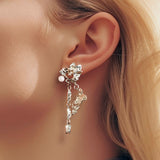 Chain earring in sterling silver 925 – Surreal design with leaves and a white pearl on model - Alva Florali collection