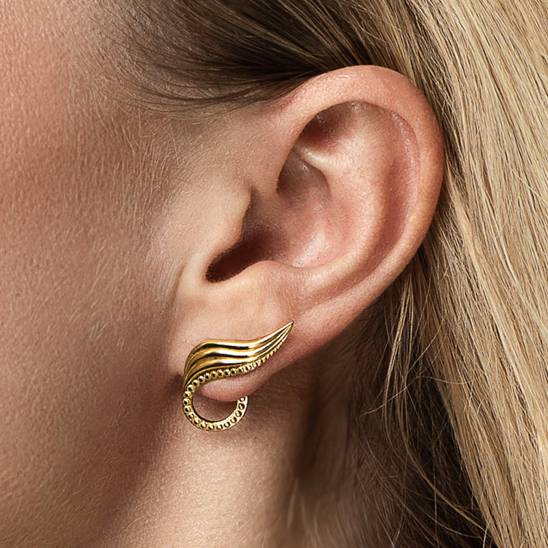 Climber earring - luxury leaf crawling up and behind the earlobe – an organic Danish design in 18k solid gold - Livva