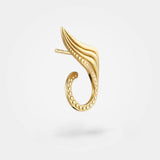 Climber ørering i guld - Organisk elegant blad med fine cool 'diamant'-nitter, set fra siden.