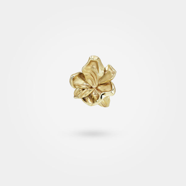 Flower earring gold – A delicate design with leaf-like petals  – Alva Florali collection