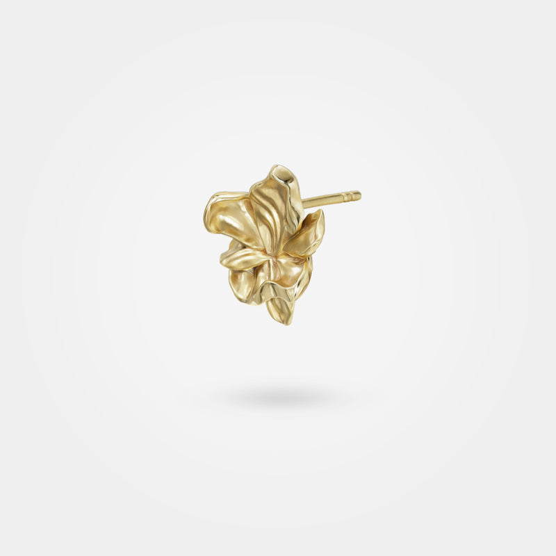 Flower earring gold – A delicate design with leaf-like petals seen from the side – Alva Florali collection