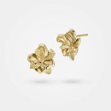 Flower earrings gold – A pair of delicate organic jewellery with nature-inspired leaf-like petals in gold – Livva