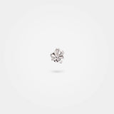 Små blomster øreringe - Delikat ørestik i organisk design af blade i sølv – Livva