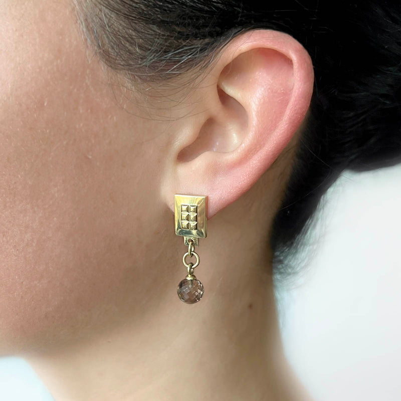 Gold square earrings – Square design with tiny studs & elegant smoky quartz gemstone dangle on casual model – Livva Østerby.