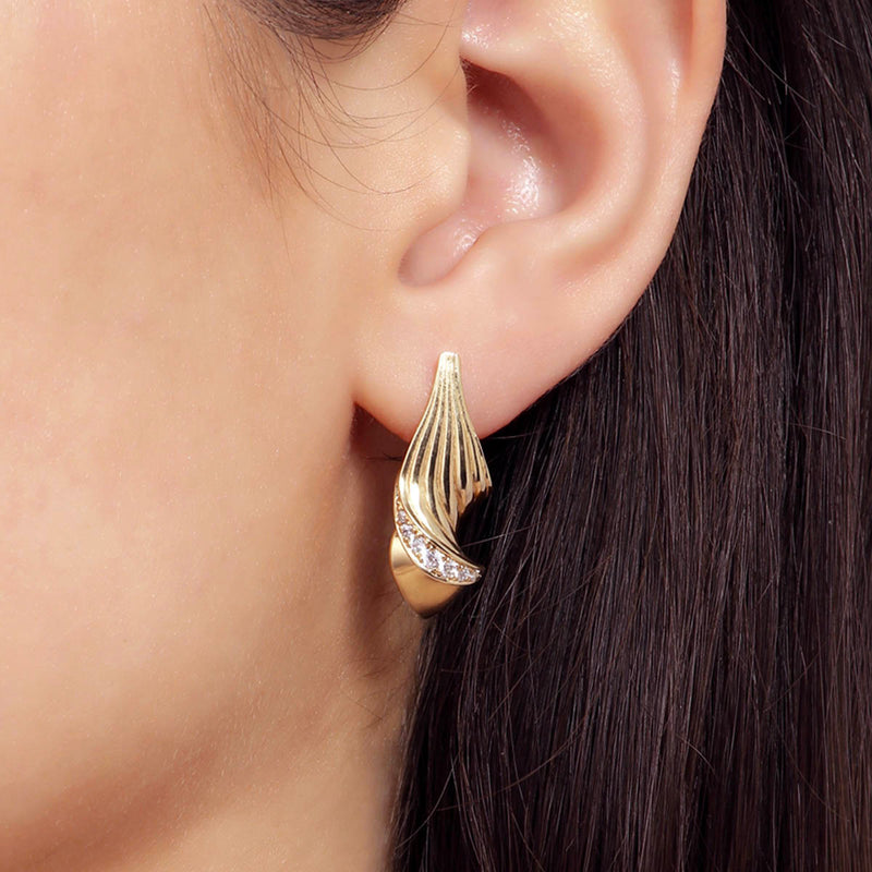 Twist diamond earrings - A luxurious organic Danish design in a sculptural twist of 18k solid gold, on left ear – Livva