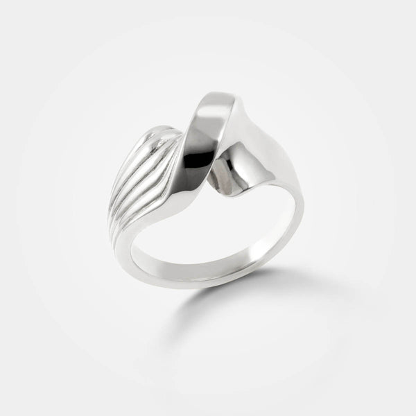 Twist ring – Organic Danish design in a sculptural twist of grooved lines in sterling silver – Livva