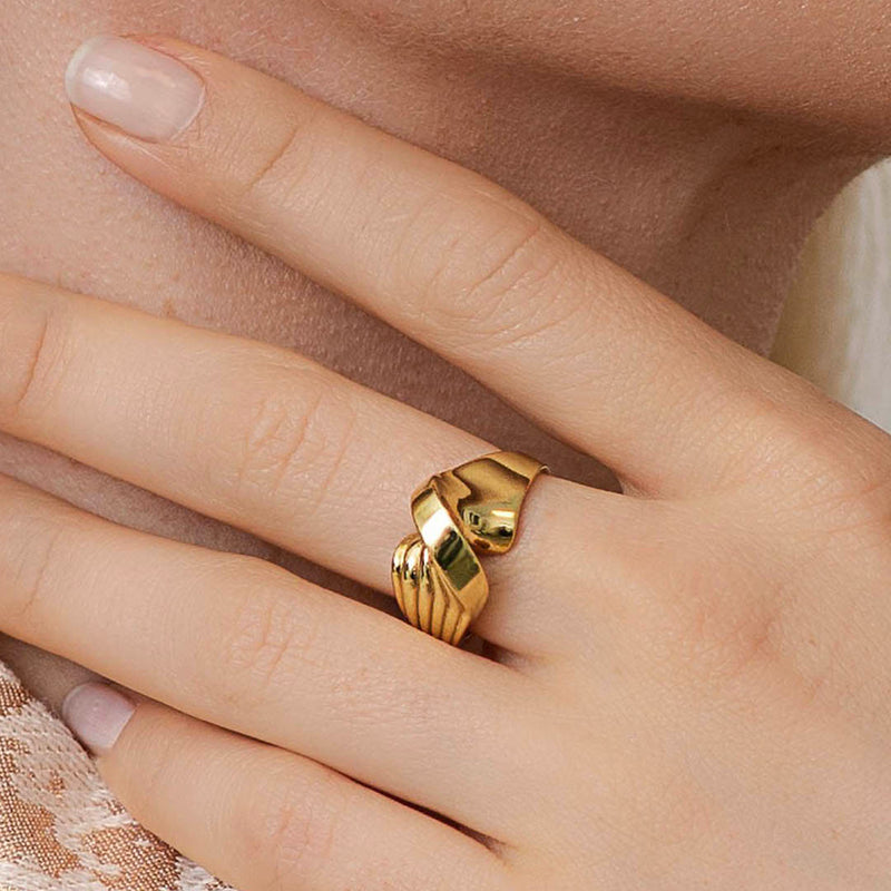 Twisted ring - A luxurious organic Danish design in a sculptural twist of 18k solid gold, on hand – Livva