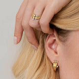 Triple hoops øreringe og V ring - Cool dansk smykkedesign med klassiske slanke linjer i 18k guld og 3 hvide diamanter – Livva